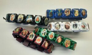 Armbandje met Maria en Heiligen