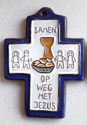 Kruisje: Samen op weg met Jezus (gekleurd/blauw)