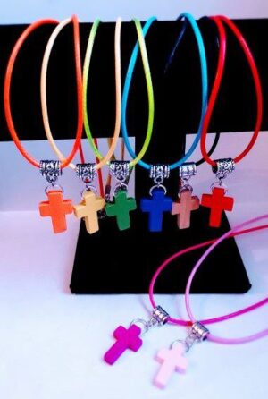 Kruisje (effen gekleurd) aan koord